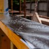 Membrana impermeabilizante de butilo con gotas de agua sobre una cubierta - Butilband