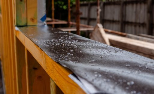 Membrana impermeabilizante de butilo con gotas de agua sobre una cubierta - Butilband